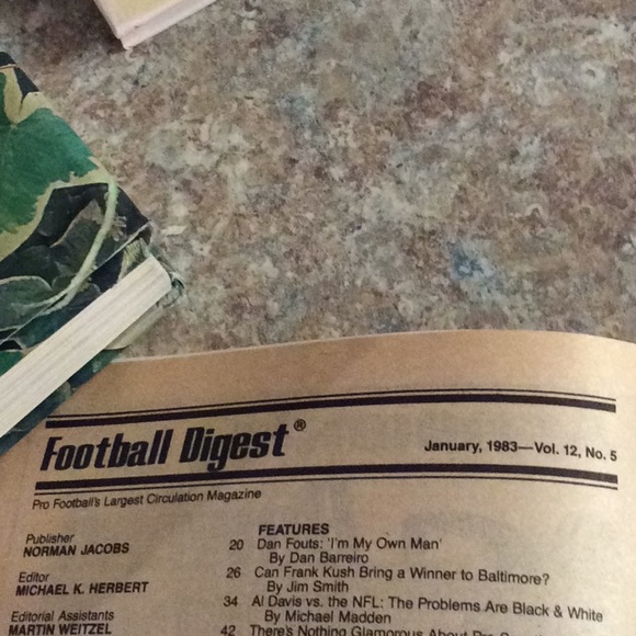 Vtg 1983 Football Digest.  Archie Manning, et al. - Picture 7 of 7